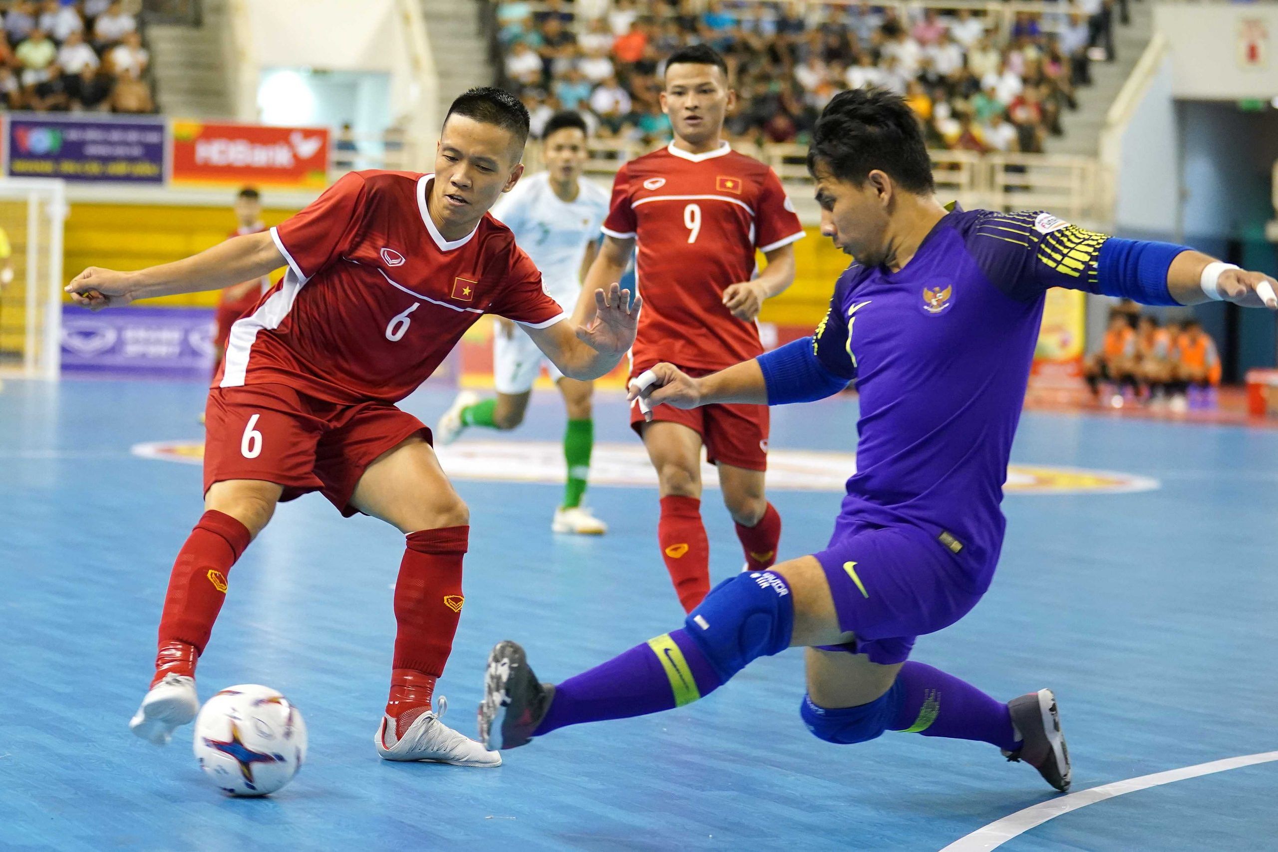 Bóng đá trong nhà Futsal