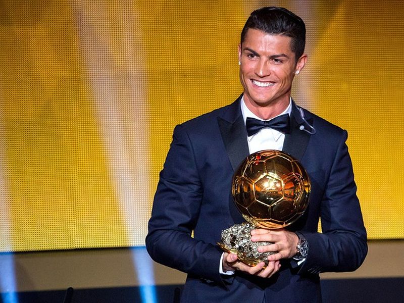 Cristiano Ronaldo với Quả Bóng Vàng